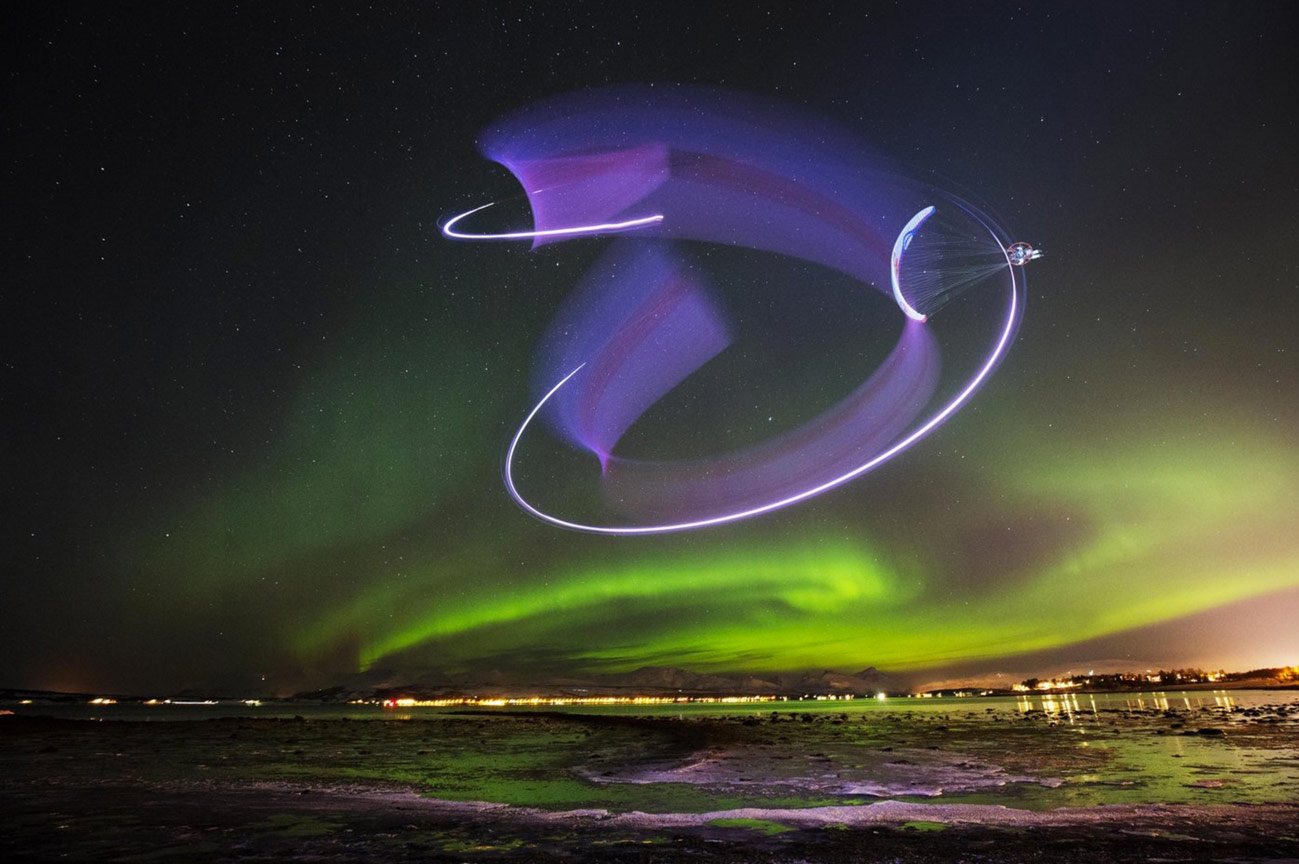 Entre auroras boreales con paramotor Horacio Llorens y su m&aacute;gico vuelo en Noruega.