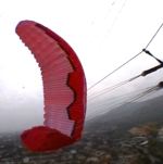 Plegadas, Twists y Corbatas De pronto, o&iacute;mos ese crujir tan particular de la tela de nuestro parapente, los cordinos se aflojan de un lado y todo sucede muy r&aacute;pidamente.
